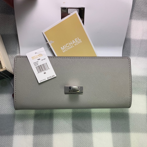 SOLD!ɴᴡᴛ! ᴍɪᴄʜᴀᴇʟ ᴋᴏʀs ʟᴇᴀᴛʜᴇʀ ᴛɪɴᴀ ᴄᴀʀʏᴀʟʟ ᴡᴀʟʟᴇᴛ - Picture 5 of 7